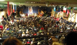 Parte de los 900 asistentes in Canazei