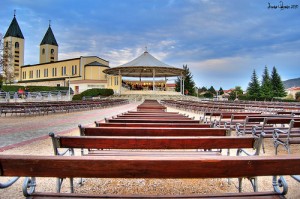 Una semana antes de Navidad, un periódico croata confirmó la posibilidad de considerar a Medjugorje Santuario como resultado de los trabajos de la Comisión del Vaticano.