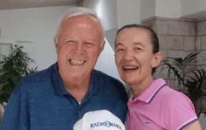 DANDO TESTIMONIO DE SU VIDA CON EJEMPLO, LA VIDENTE DE MEDJUGORJE VICKA IVANKIVIC-MIJATOVIC CON SU ENTREVISTADOR, EL DIRECTOR DE RADIO MARÍA, FR. LIVIO FANZAGA