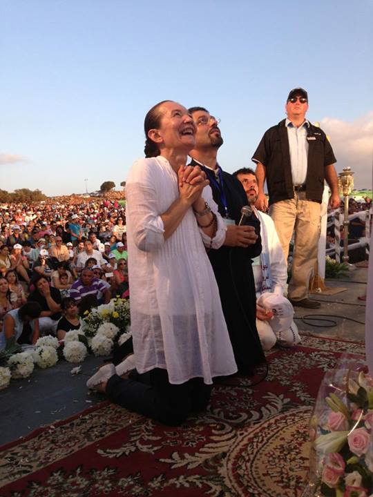 Vicka durante la aparición de la Virgen en Tierra Santa