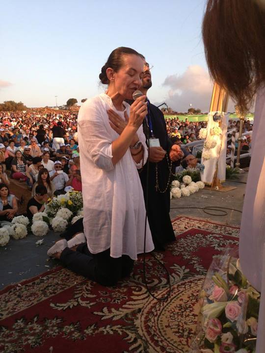 Vicka rezando, antes de la aparición