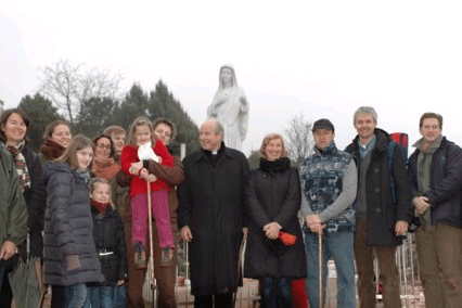 Cardenal Schorborn con la vidente Marija en el Podbro