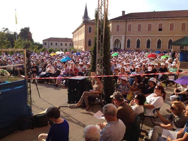 Mucho público asistió a escuchar el testimonio de Iván
