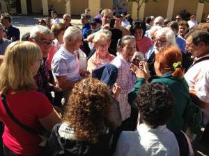 Vicka con los peregrinos 1