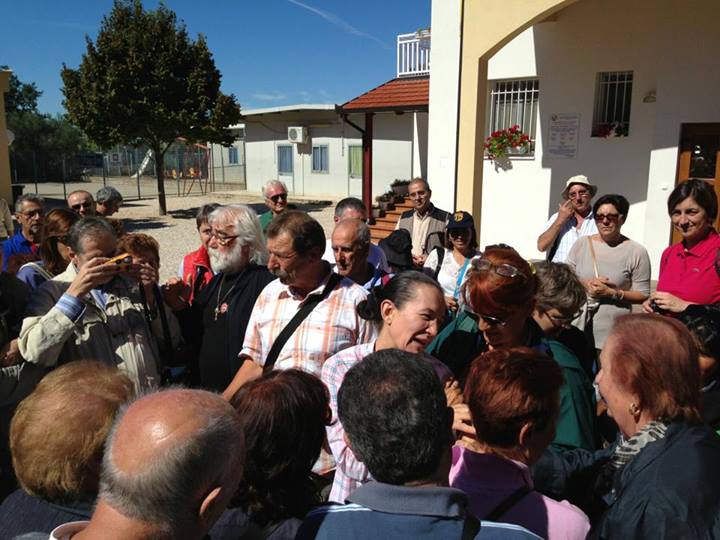 Vicka con los peregrinos 2