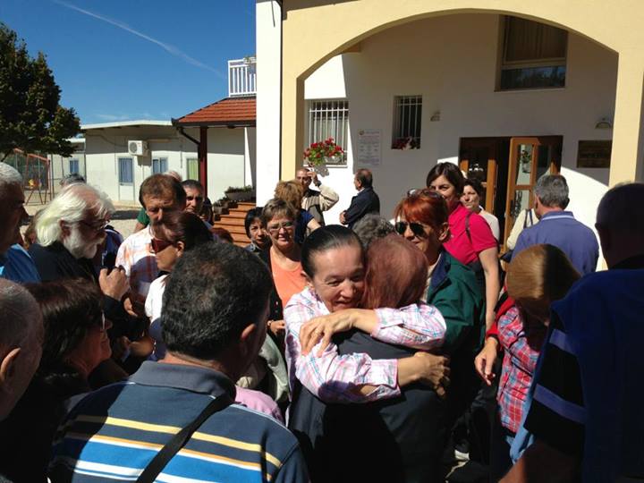 Vicka con los peregrinos 3