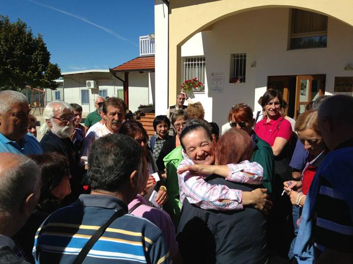 Vicka con los peregrinos 4