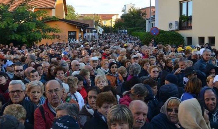 Aparición de la Virgen a Mirjana el 2 de octubre en el Podbro 6