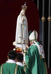 El Papa consagra a la Vigen de Fatima