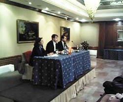 De izquierda a derecha, Natalia Gómez de Enterría, Jesús García y Álex Rosal.