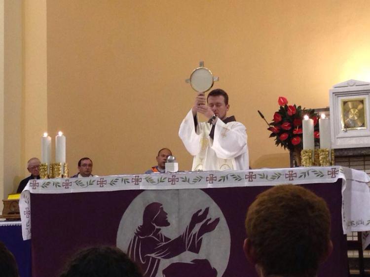 Adoración al Santísimo en Medjugorje el sábado 12 de abril de 2014  (5)