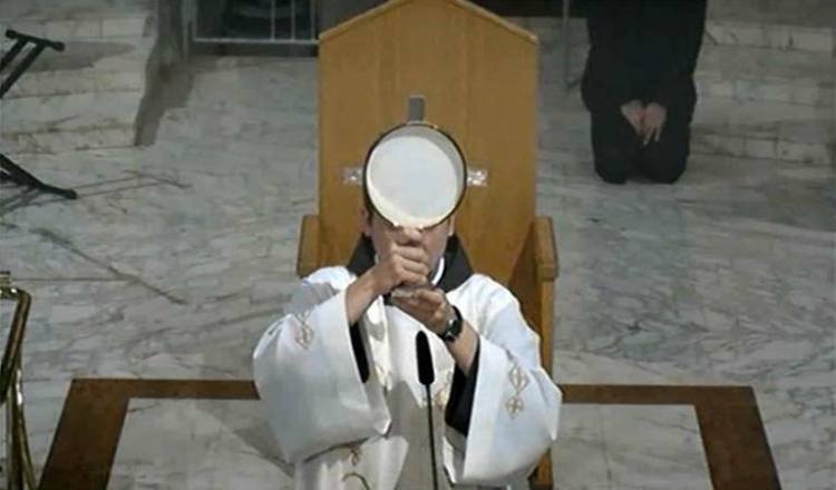 Adoración al Santísimo en Medjugorje el sábado 24 de mayo de 2014-5