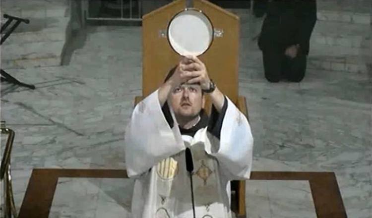 Adoración al Santísimo en Medjugorje el sábado 24 de mayo de 2014-6