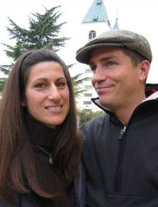 Jim Caviezel y su esposa en Medjugorje