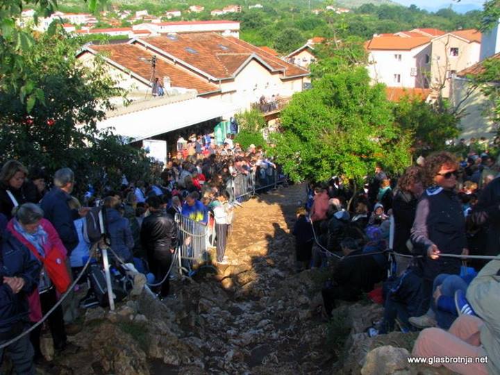 Aparición de la Virgen a Mirjana en Medjugorje el 2 de junio de 2014 - 3