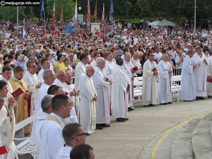 Fotos de la Vigilia del 33° Aniversario en Medjugorje - 2