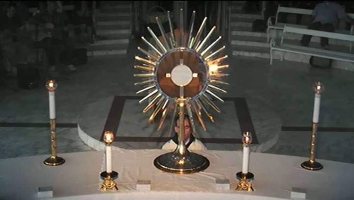 Adoración al Santísimo en Medjugorje el 25 de julio de 2014 - 1