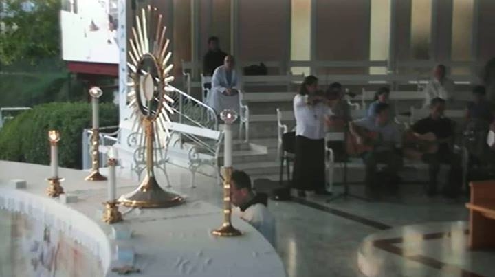 Adoración al Santísimo en Medjugorje el 25 de julio de 2014 - 3
