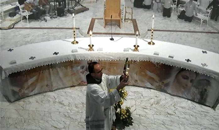 Adoración al Santísimo en Medjugorje el jueves 17 de julio de 2014 - 5