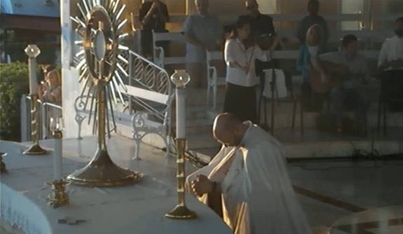 Adoración al Santísimo en Medjugorje el jueves 3 de julio de 2014 - 1