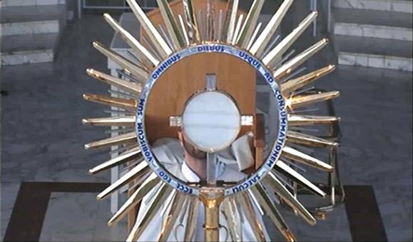Adoración al Santísimo en Medjugorje el jueves 3 de julio de 2014 - 2