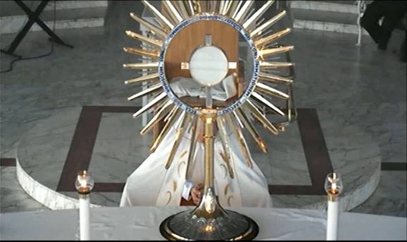 Adoración al Santísimo en Medjugorje el jueves 3 de julio de 2014 - 3