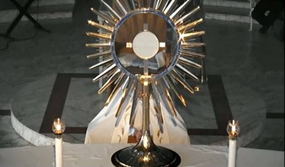 Adoración al Santísimo en Medjugorje el jueves 3 de julio de 2014 - 4