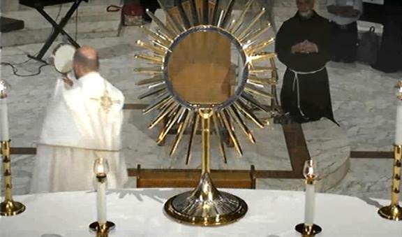 Adoración al Santísimo en Medjugorje el jueves 3 de julio de 2014 - 7