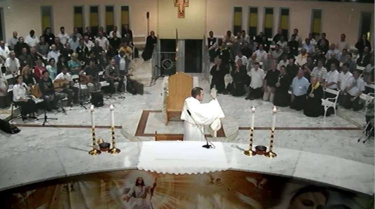 Adoración al Santísimo en Medjugorje el martes 9 de julio de 2014 - 4