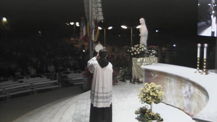 Adoración al Santísimo en Medjugorje el 16 de agosto de 2014 - 4