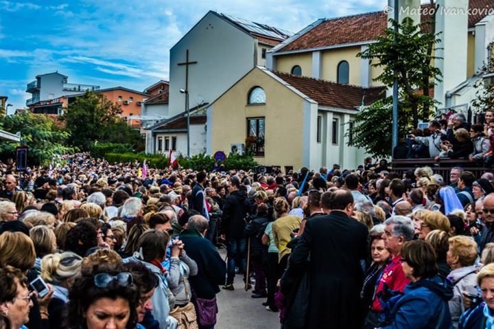 Aparación de la Virgen a Mirjana en Medjugorje el 2 de octubre de 2014 - 11
