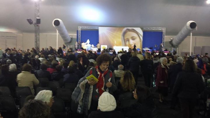 Aparición de la Virgen a Vicka en Fiuggi, Italia, el 8 de noviembre de 2014 (1)