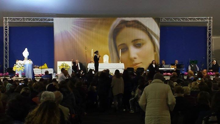 Aparición de la Virgen a Vicka en Fiuggi, Italia, el 8 de noviembre de 2014 (2)