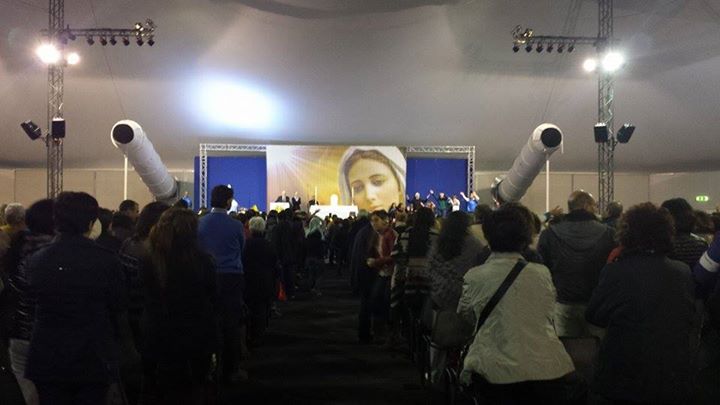 Aparición de la Virgen a Vicka en Fiuggi, Italia, el 8 de noviembre de 2014 (3)