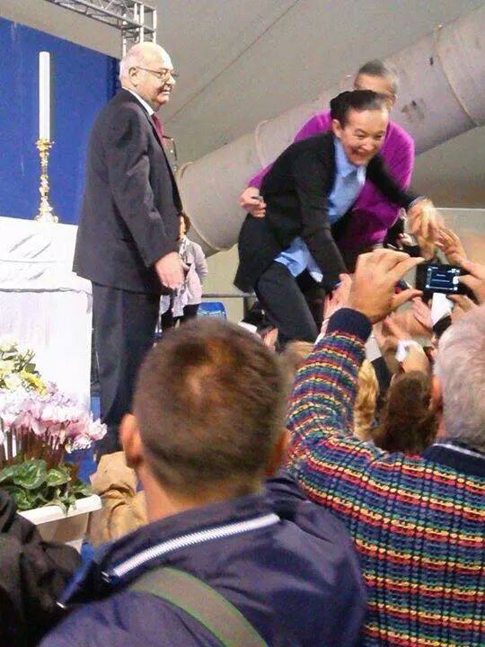 Aparición de la Virgen a Vicka en Fiuggi, Italia, el 8 de noviembre de 2014 (5)