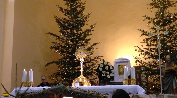 Adoración al Santísimo en Medjugorje el 27 de diciembre de 2014 - 2