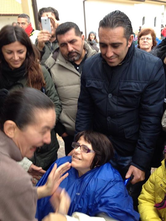 Vicka recibe a los peregrinos en Medjugorje el 1 de diciembre de 2014 - 5