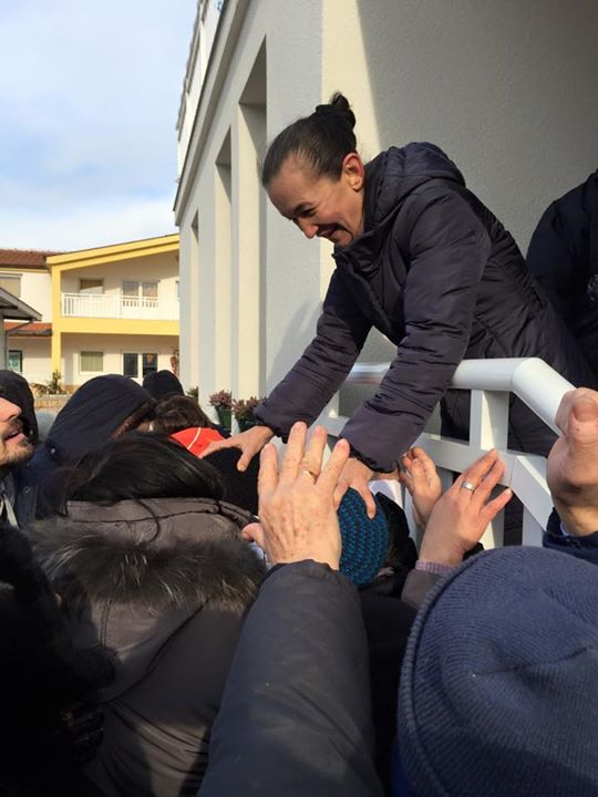 Vicka recibe a los peregrinos en Medjugorje el 31 de diciembre de 2014 - 1