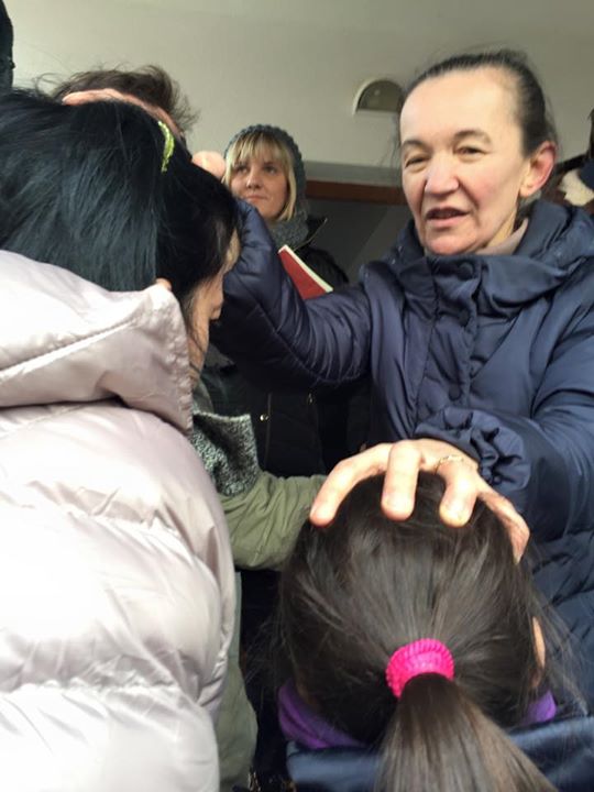 Vicka recibe a los peregrinos en Medjugorje el 31 de diciembre de 2014 - 3