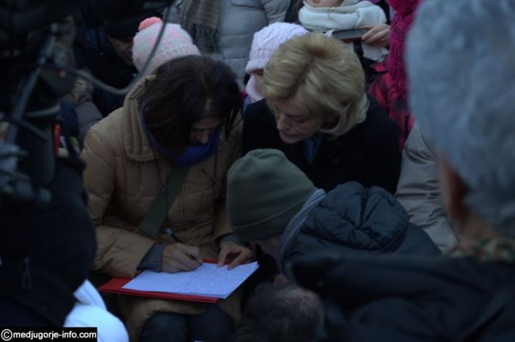 Aparición de la Virgen a Mirjana el 2 de enero de 2015 en Medjugorje - 12