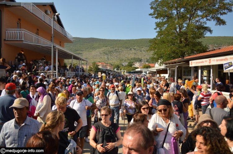 Aparición de la Virgen a Mirjana en Medjugorje el 2 de septiembre de 2015 - 11