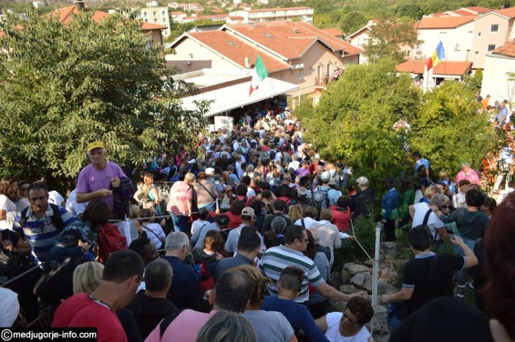 Aparición de la Virgen a Mirjana en Medjugorje el 2 de septiembre de 2015 - 13