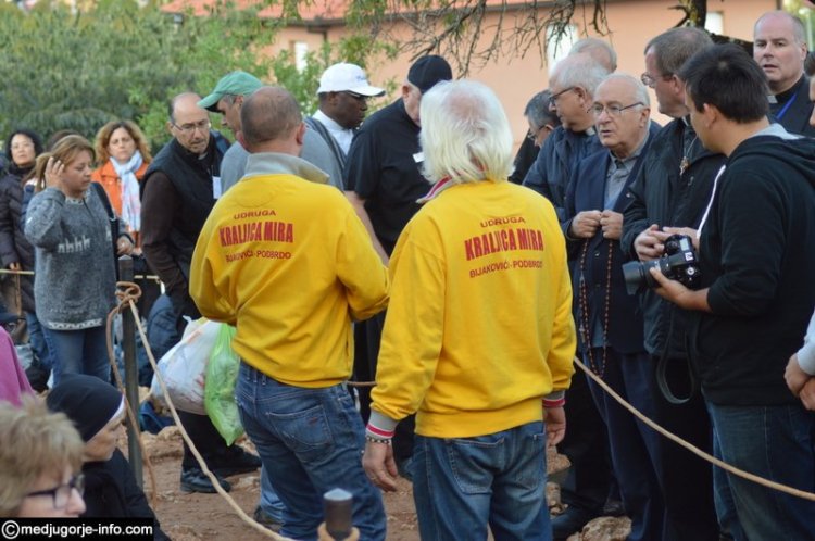 Aparición de la Virgen a MIrjana el 2 de octubre de 2015 en Medjugorje - 10