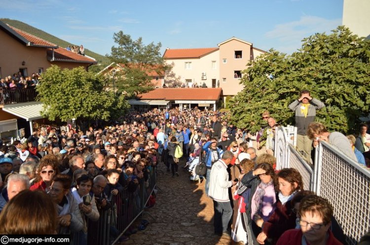 Aparición de la Virgen a MIrjana el 2 de octubre de 2015 en Medjugorje - 2