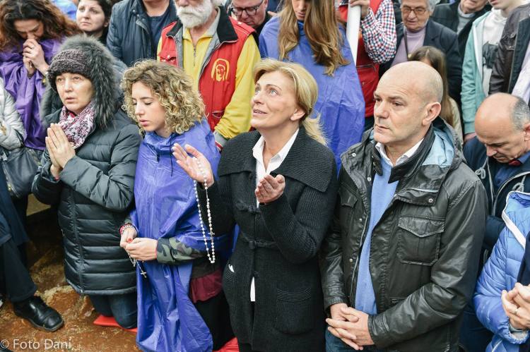 Aparición de la Virgen a Mirjana el 2 de mayo de 2016 en Medjugorje - 12