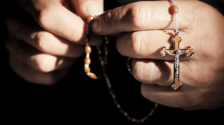 stock-footage-praying-hands-with-rosary-cross-closeup1-1024x576