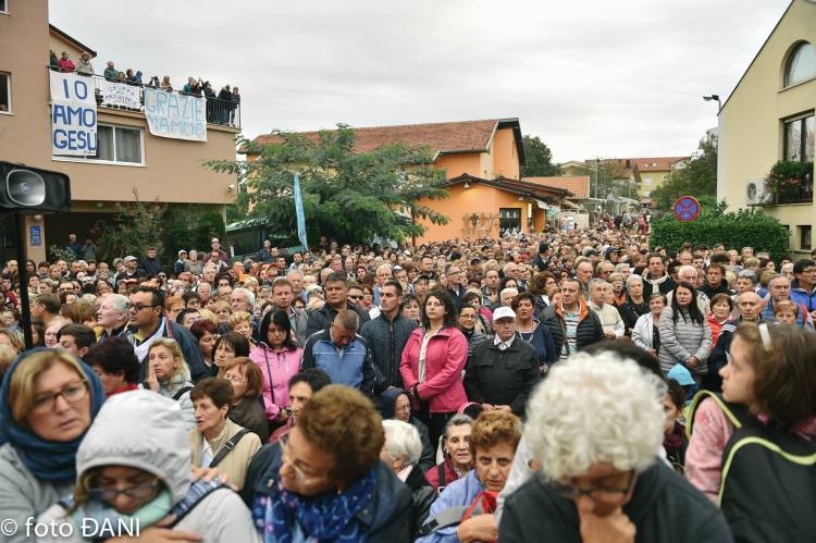 aparicion-de-la-virgen-a-mirjana-en-medjugorje-el-2-de-octubre-de-2016-1
