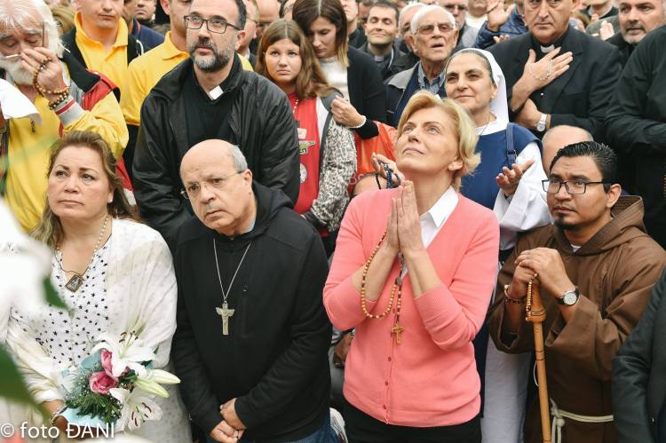 aparicion-de-la-virgen-a-mirjana-en-medjugorje-el-2-de-octubre-de-2016-10