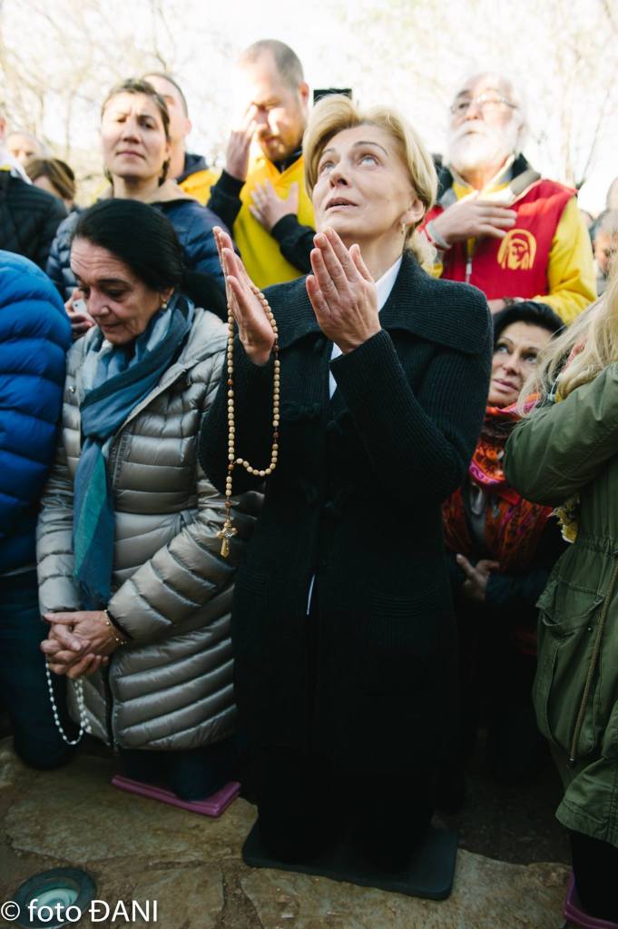 aparicion-de-la-virgen-el-medjugorje-el-2-de-noviembre-de-2016-7