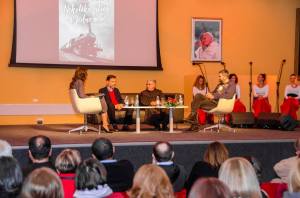 presentacion-de-la-novela-un-par-de-pajaros-y-un-cielo